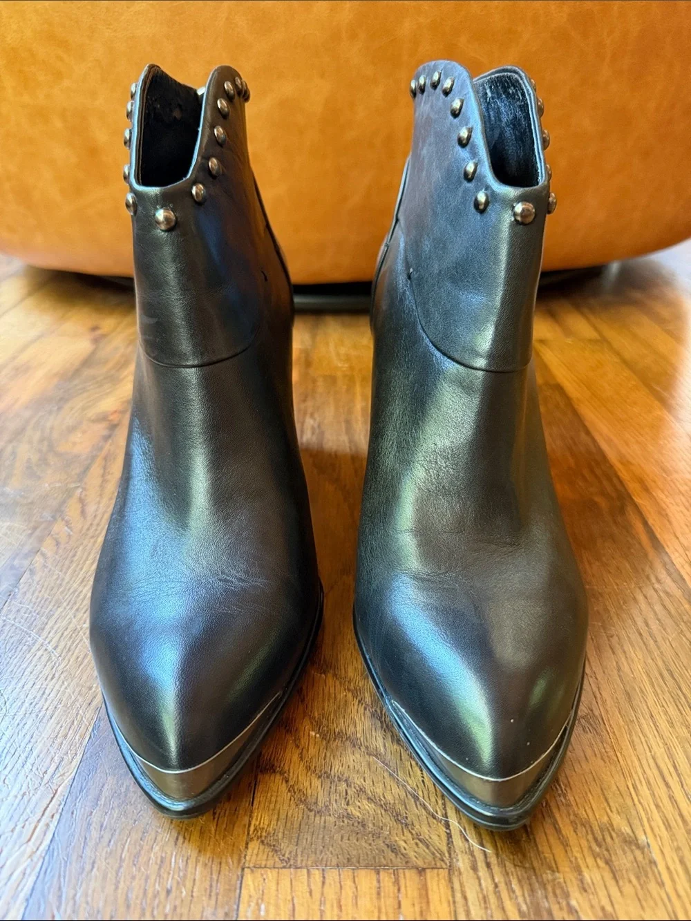 b. makowsky Black Leather Studded Ankle pointed toe Boots size 10